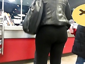 Bubble booty MILF part 2