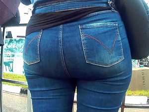Big fat butt milf in jeans 1