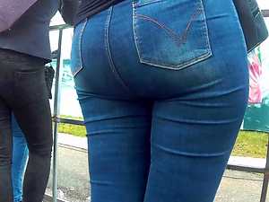Big fat butt milf in jeans 2