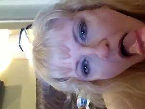 Blonde cougar makes a guy cum on her face