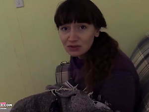 Mein Stiefsohn waermt meine Muschi fuer seinen Vater auf